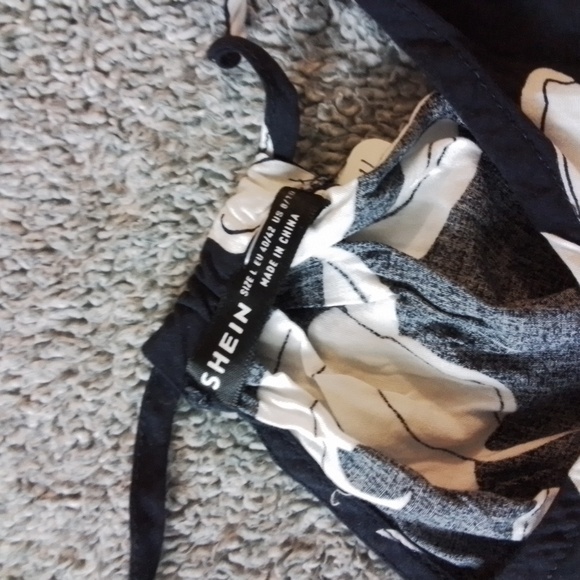 🎊3 FOR $10 SHEIN WOMENS SMALL BLUE FLORAL TOP - Picture 2 of 2